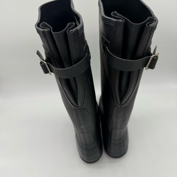 Hunter Women's Classic Black Rain Boots - Picture 9 of 9